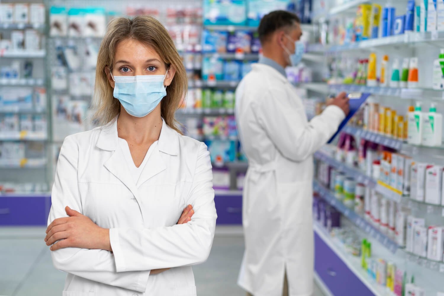 PureMedss pharmacist in a modern pharmacy